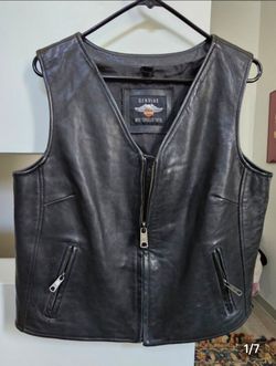 Harley Davidson Women’s Leather Zip-up Biker Vest (Large)