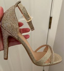 🩵  Gorgeous light gold colored rhinestone heels