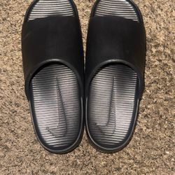 Nike Calm Slides