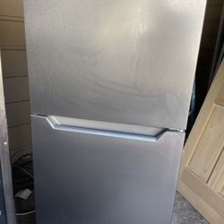 Fridgidaire Refrigerator 