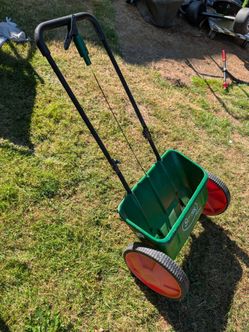 Fertilizer/seed spreader