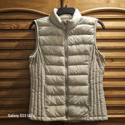$10 Women's Medium Silver Lightweight Puffer Vest