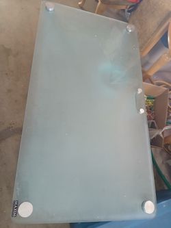 Mesa De Vidrio (Glass Table)