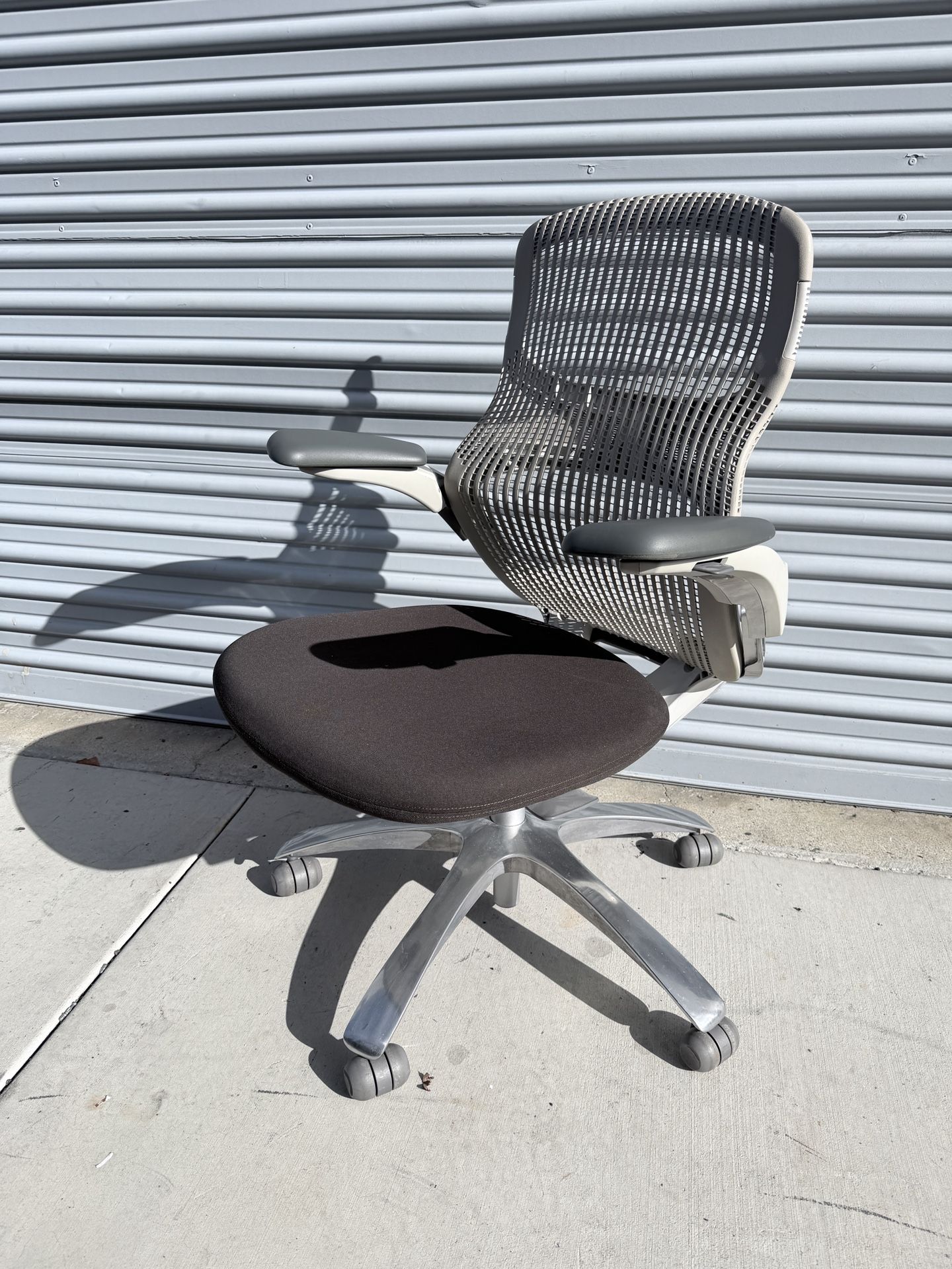 Generation Chair by Knoll Rolling Adjustable Office Desk Chair