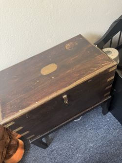 Chest Storage With Stand 