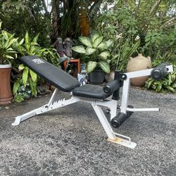 MARCY  PRO  TRAINING  SYSTEMS  ADJUSTABLE  BENCH  :  Inclines / Declines / Goes Flat With Leg  Curl Attachment 