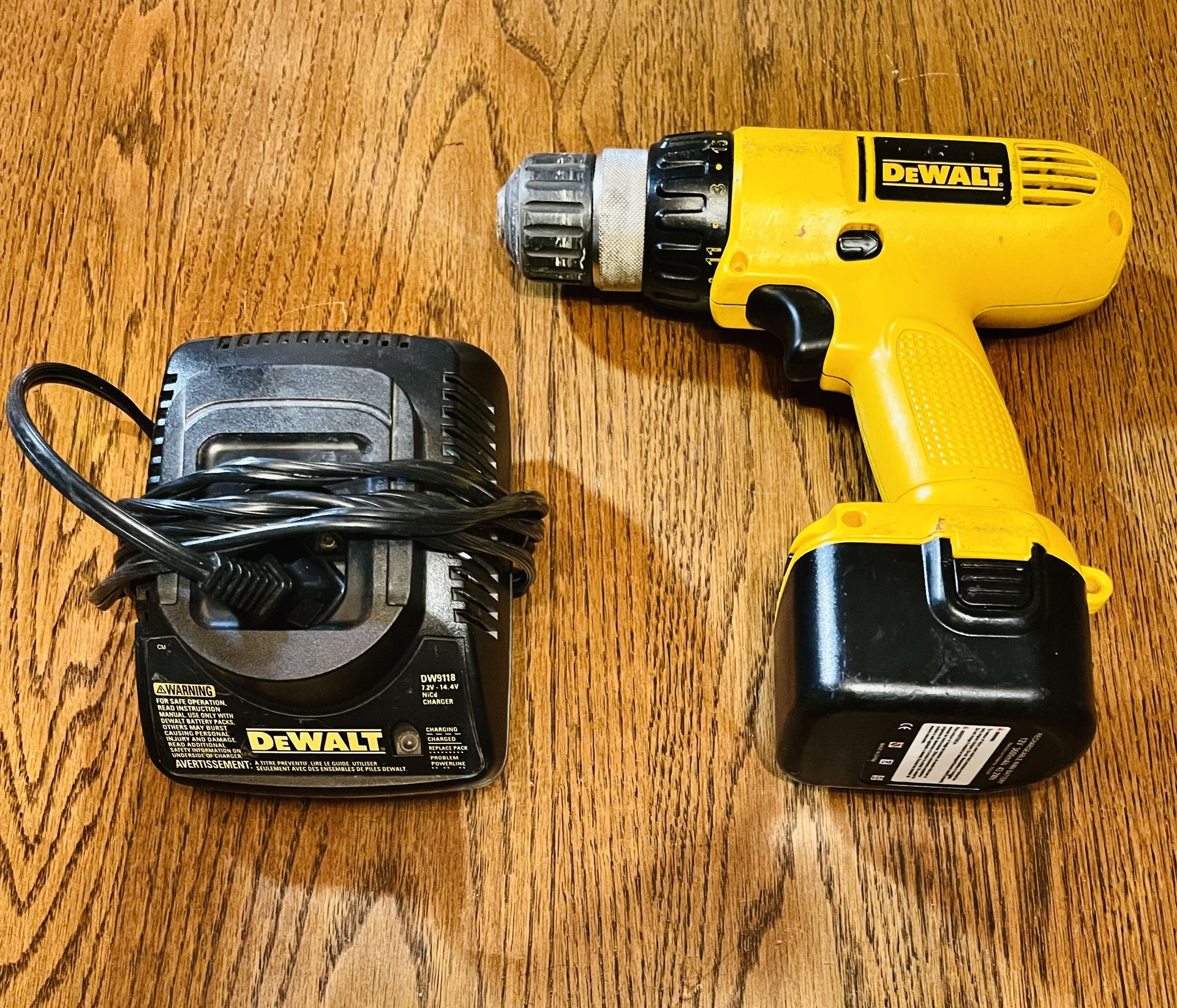 DeWalt 12V DW927 Adjustable Clutch Cordless 3/8" Drill/Driver/Charger/Battery