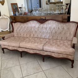 Elegant Vintage Victoria Style Couch