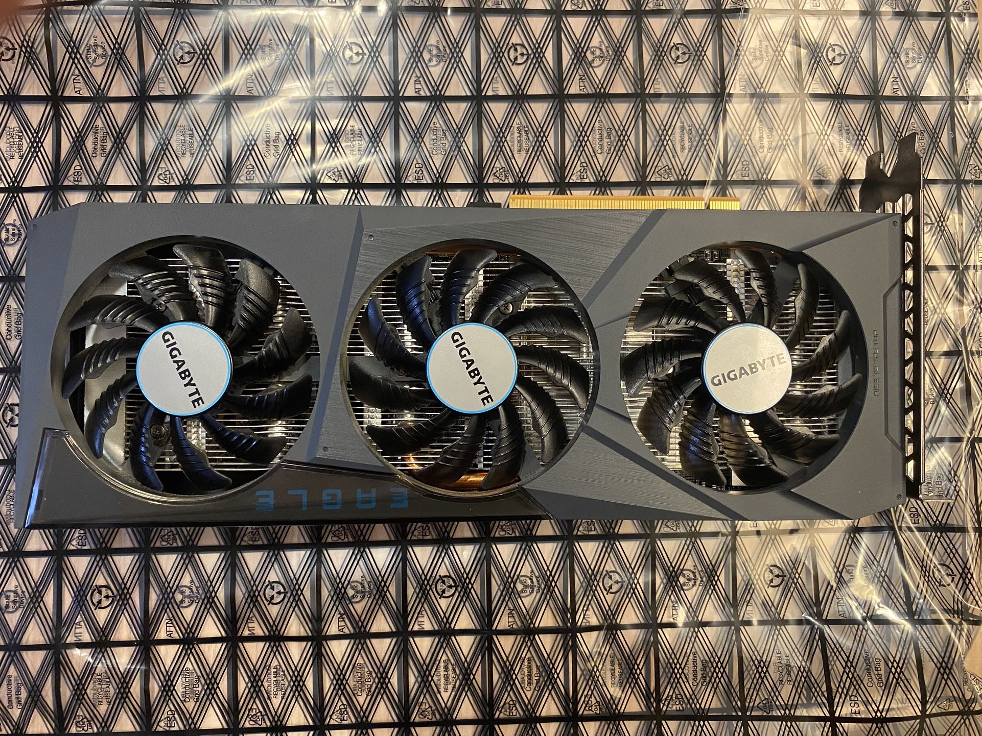 Gigabyte Radeon RX 6600 Eagle 8GB OC – Triple Fan