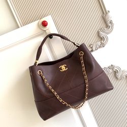 Carry it on your back, stroll on the street, and make your own style of scenery