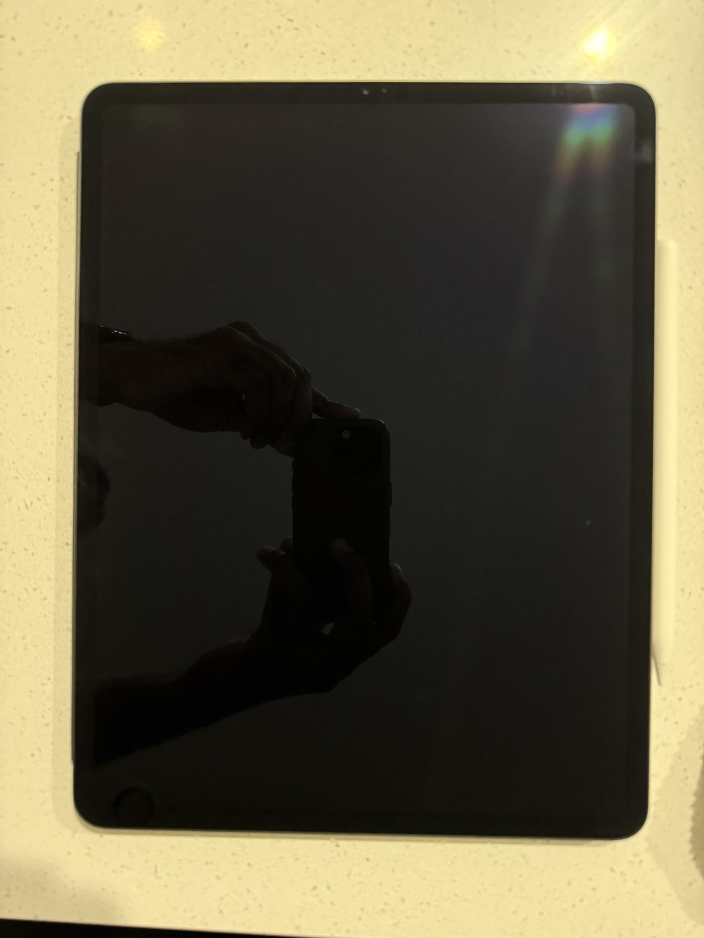 Selling iPad Pro 12.9 inch, 3rd Generation along with Apple Pencil and Smart Folio