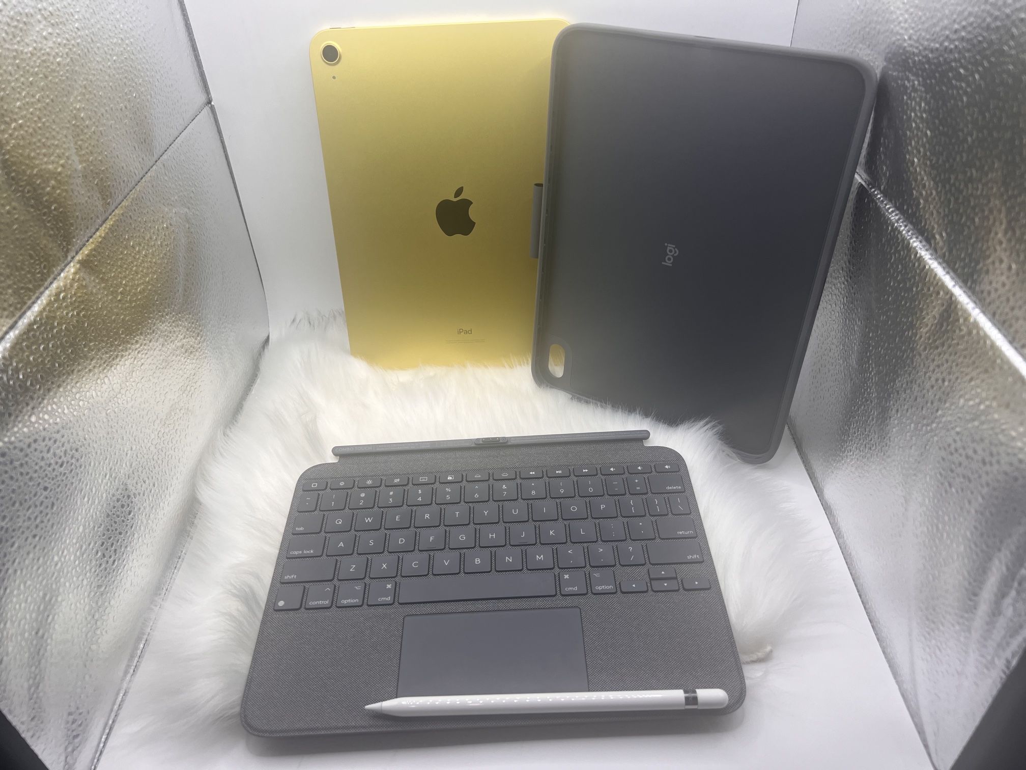 iPad 10th Generation 256 GB (2022) w/ Keyboard and Apple Pencil