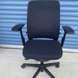 Steelcase Amia fully adjustable task chair/ office chair
