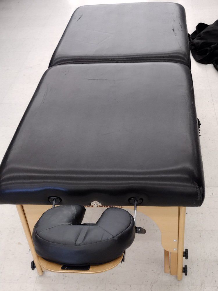 STRONGLITE MASSAGE PORTABLE BED WITH BAG ANS ACCESSORIES