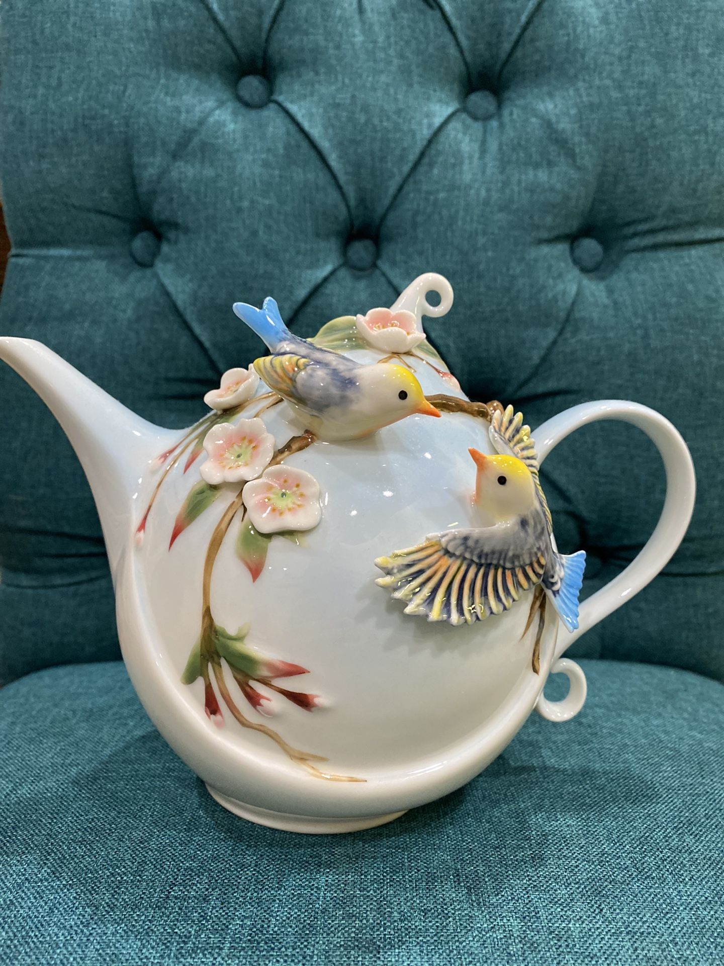 Beautiful Tea pot Pottery Barn, Pier One Imports