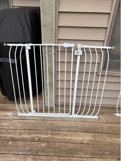 Pressure mounted gates