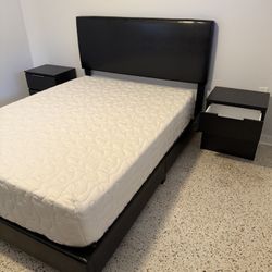 Brand New Queen Bed with Mattress and 2 Nightstands / Cama Queen con COLCHON y 2 Mesas de Noche Nuevo …. Fast 🚚