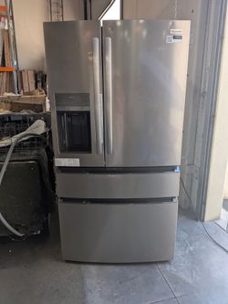FRIDGAIRE  REFRIGERATOR