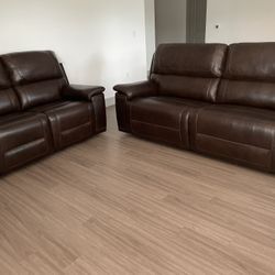 $900 (negotiable) Wentler Dual Power Reclining Sofa And Loveseat Pair (Brown Leather)