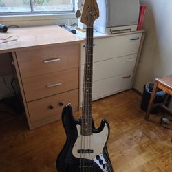 🎸 Squier by Fender J Bass (Affinity Series) + Gig Bag – Great Condition