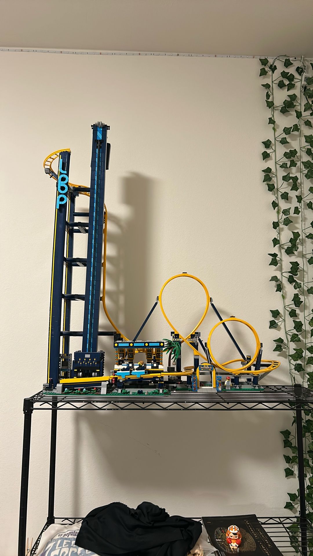 Pre-build lego loop coaster 10303