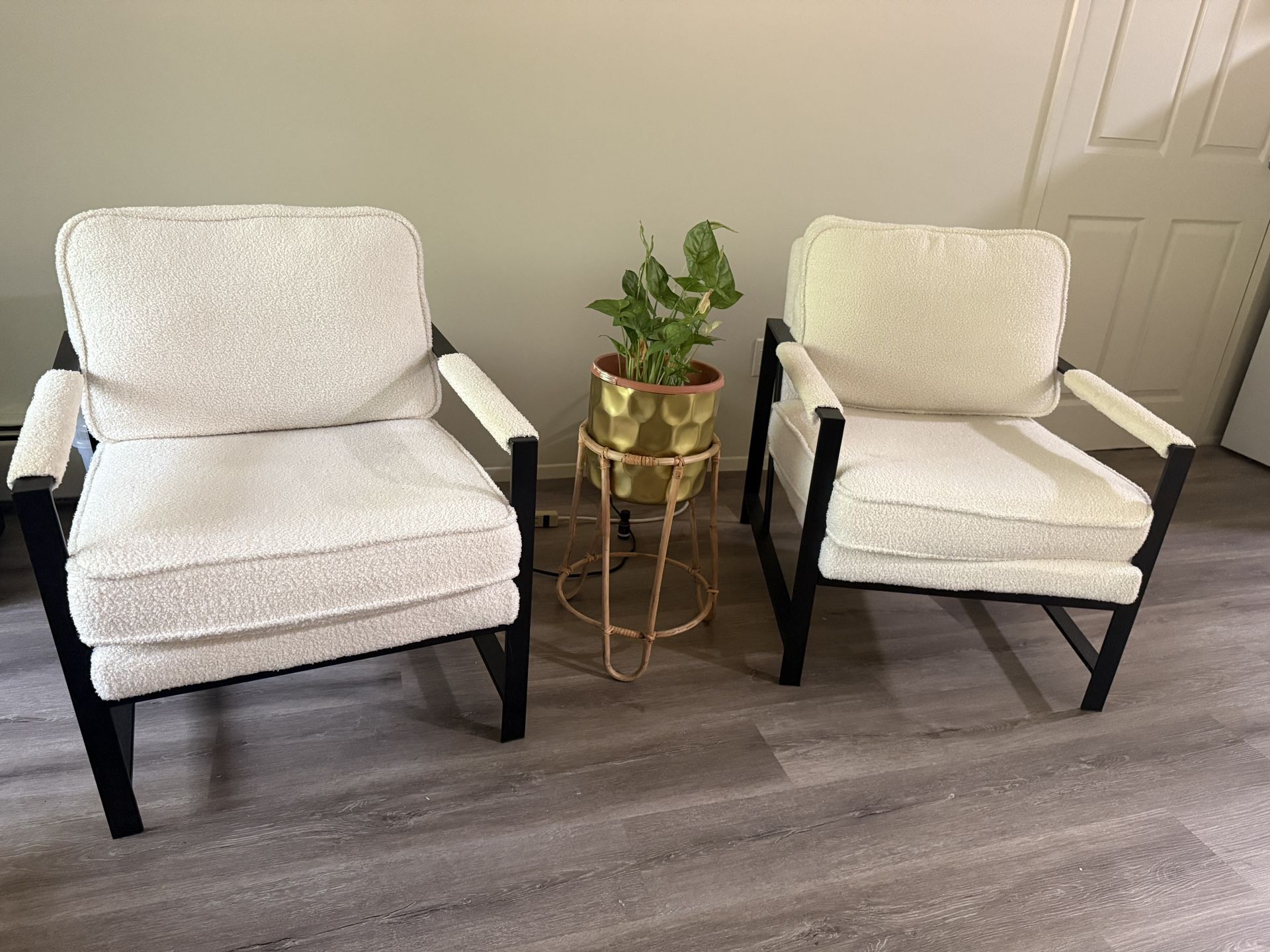 Set Of 2 Cream Chairs