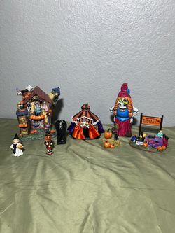 Halloween Village Set - Vintage Spooky Hollow House, Figurines & Decor LotPrice: $15