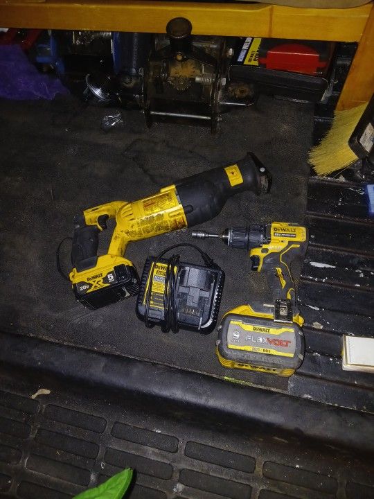 Dewalt Tool/Battery Lot