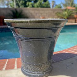 Large Ceramic planter/pot for outdoor plants