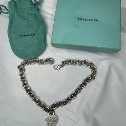 15,5” Return to Tiffany & Co Sterling Silver heart Tag Choker Necklace