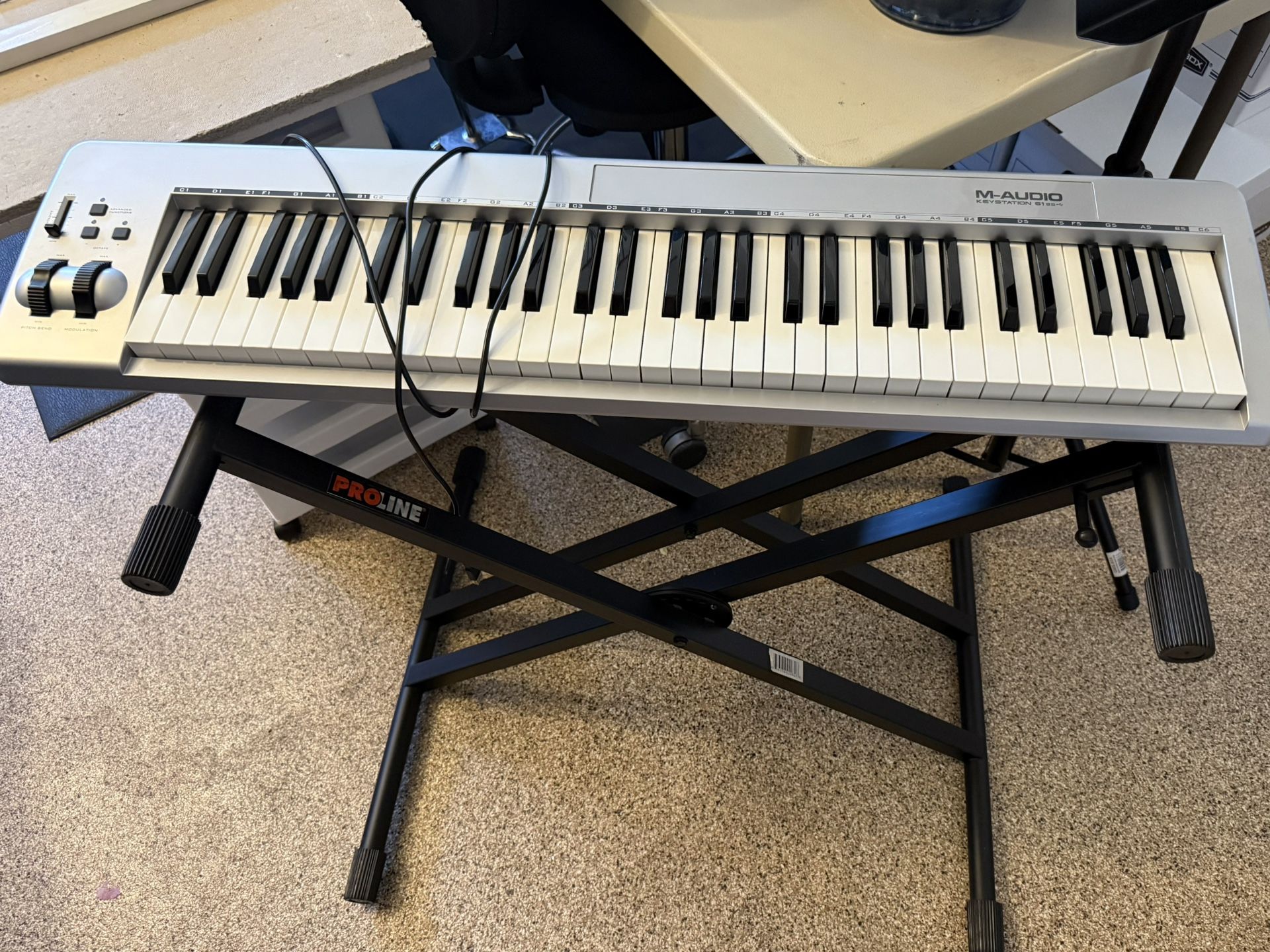 M Audio Keystation 61es and Pro Line Double Braced Keyboard Stand