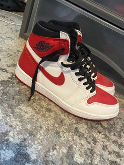 Nike Air Jordan 1 Retro High OG Heritage