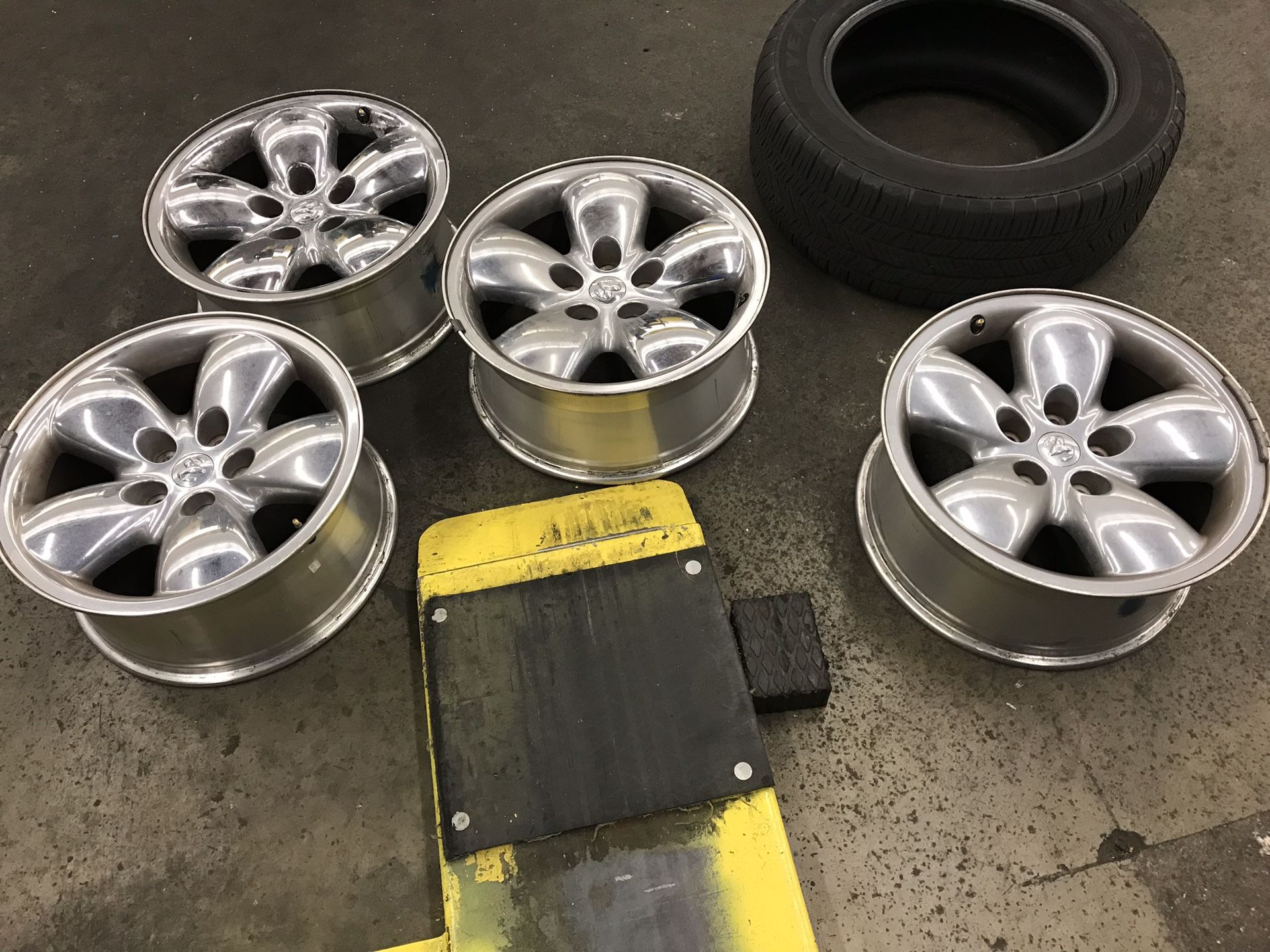 2003 Dodge Ram 1500 OEM Rims