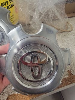 Toyota Tacoma 6 lug center cap