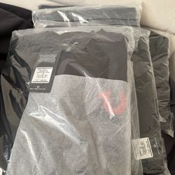 SUETER MARCA    DE LA MARCA TRUE RELIGION COLOR NEGRO .. TALLA (M)