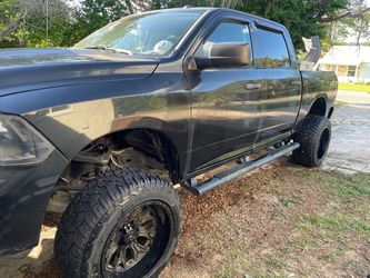 2017 Ram 1500 lifted crew cap 5.7Hemi