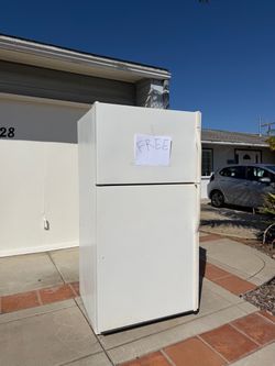 FREE FRIDGE! MUST GET RID OF