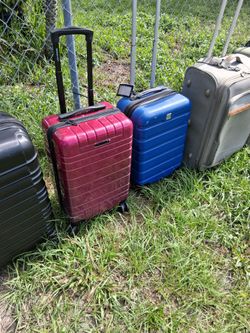 NICE LARGE  OR CARRY ON  PULL ALONG LUGGAGE
