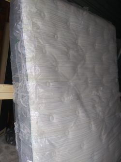 Beauty Rest Silver Queen Mattress and box spring