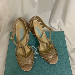 Shoes, size 6.