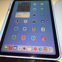 Apple iPad 10 Generation, Blue , 10.9 ( POLICY I TAKE CASHAPP ONLY FOR PAYMENT ) I SHIP MYSELF THRU FEDEX ) IPad Comes With Charger ) 