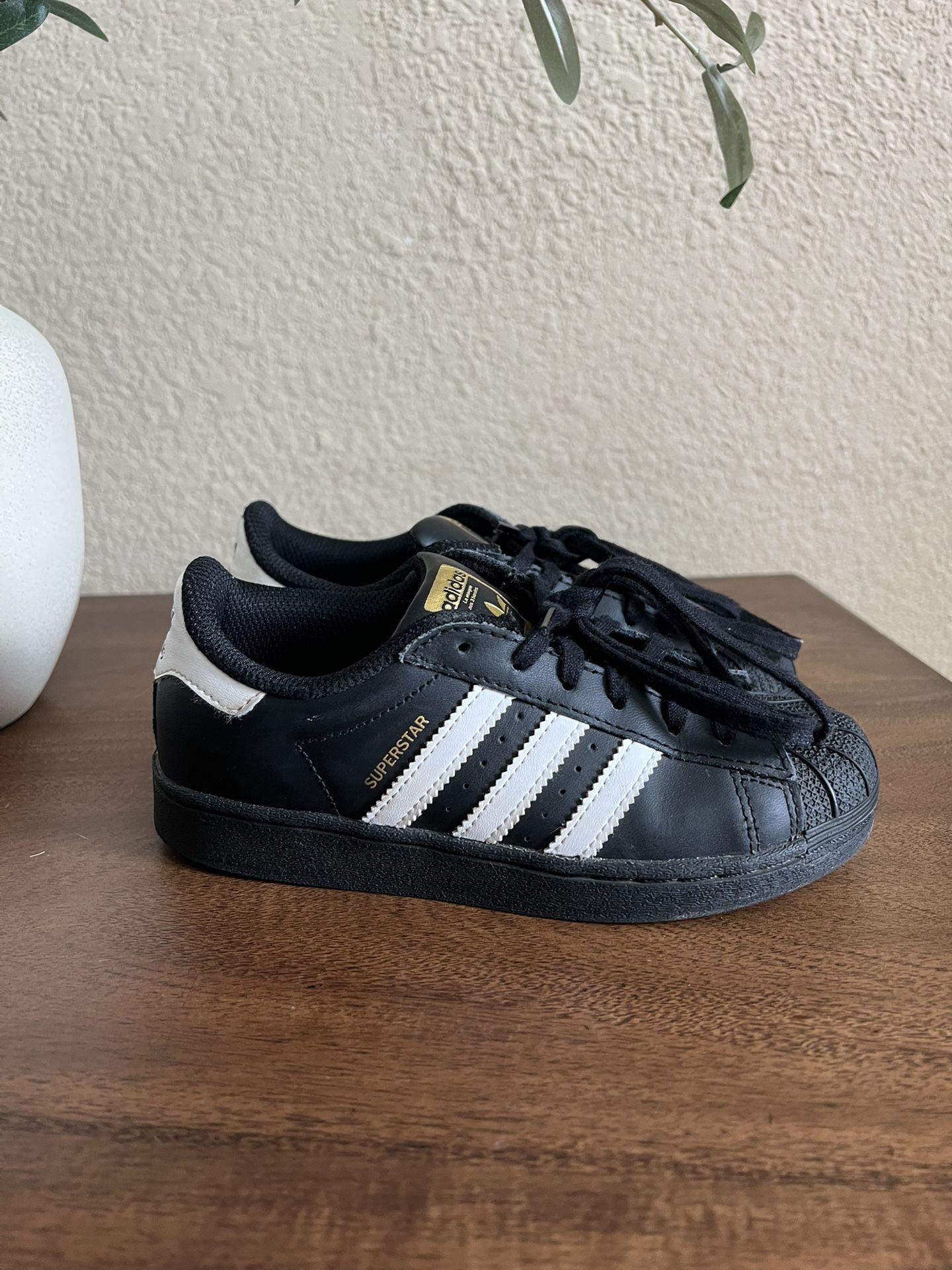 Adidas Superstar Black Size 1y
