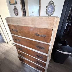 Dresser 