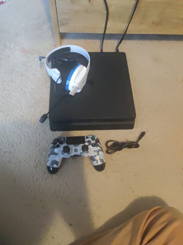 PS4 Slim 500 GB With Dual Shock Controller And Headset