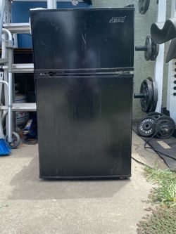 Portable refrigerator