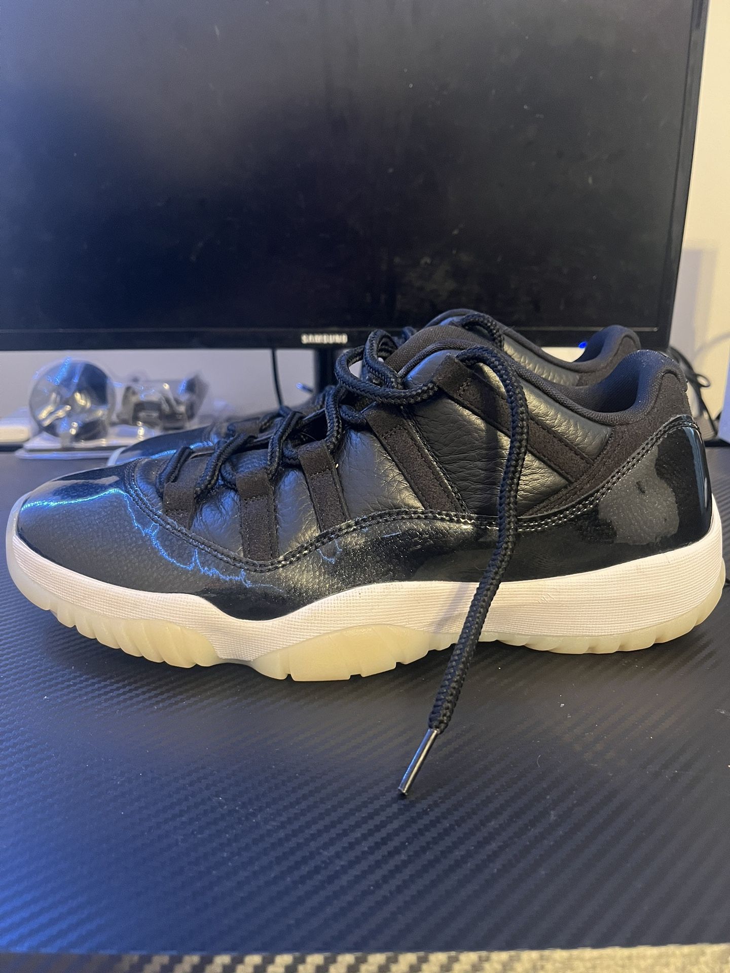 Jordan 11 Low 72-10 