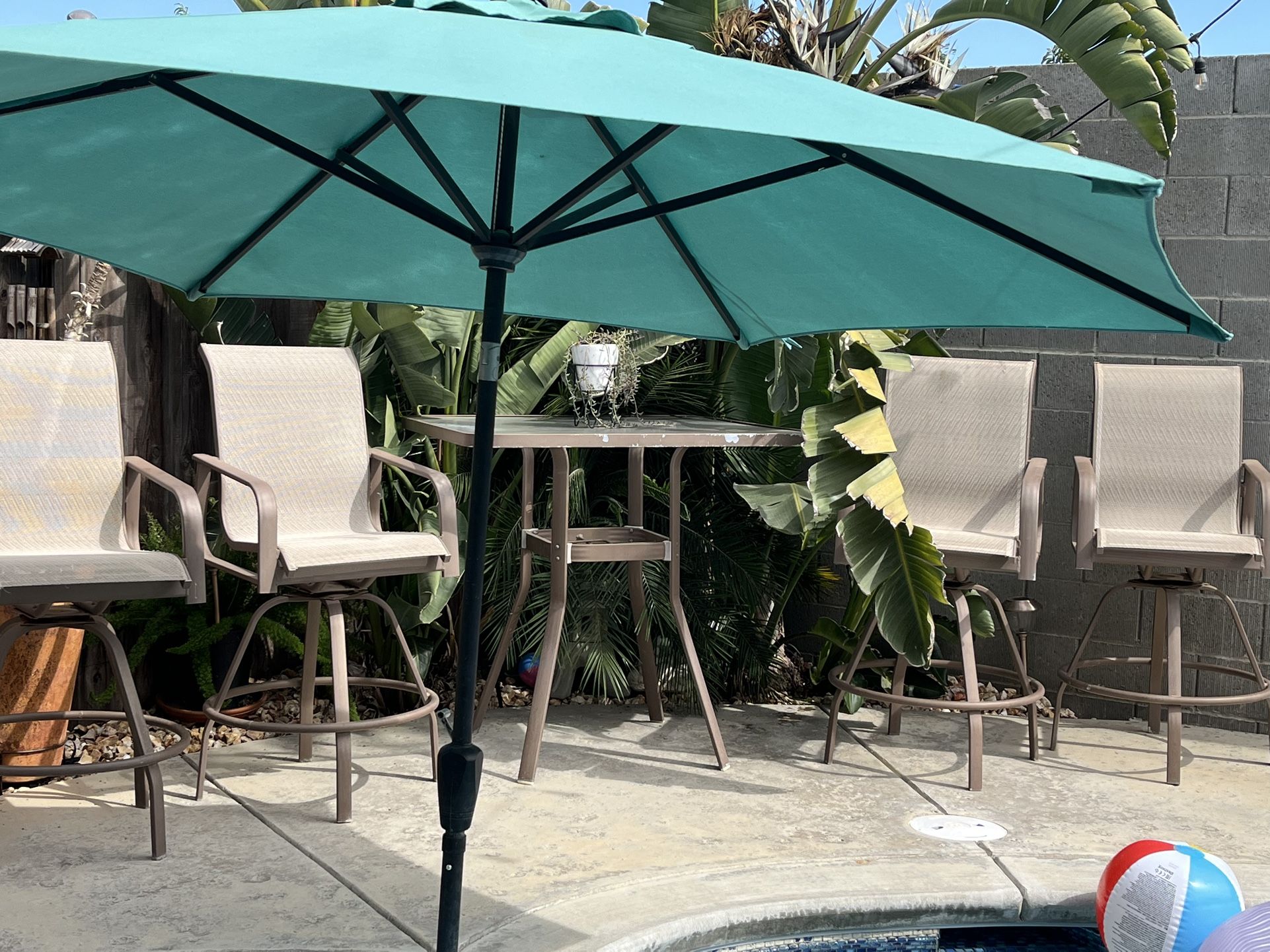 4Chair And Tables