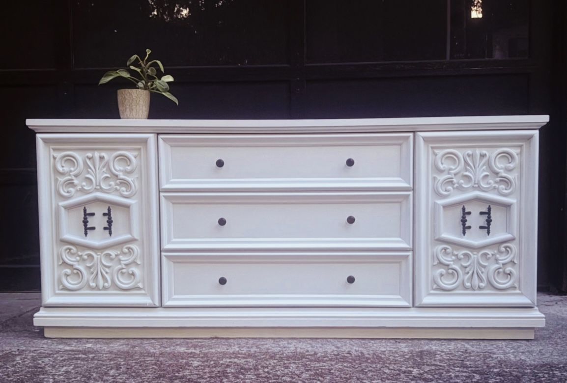 Beautiful Buffet Or Lowboy Dresser