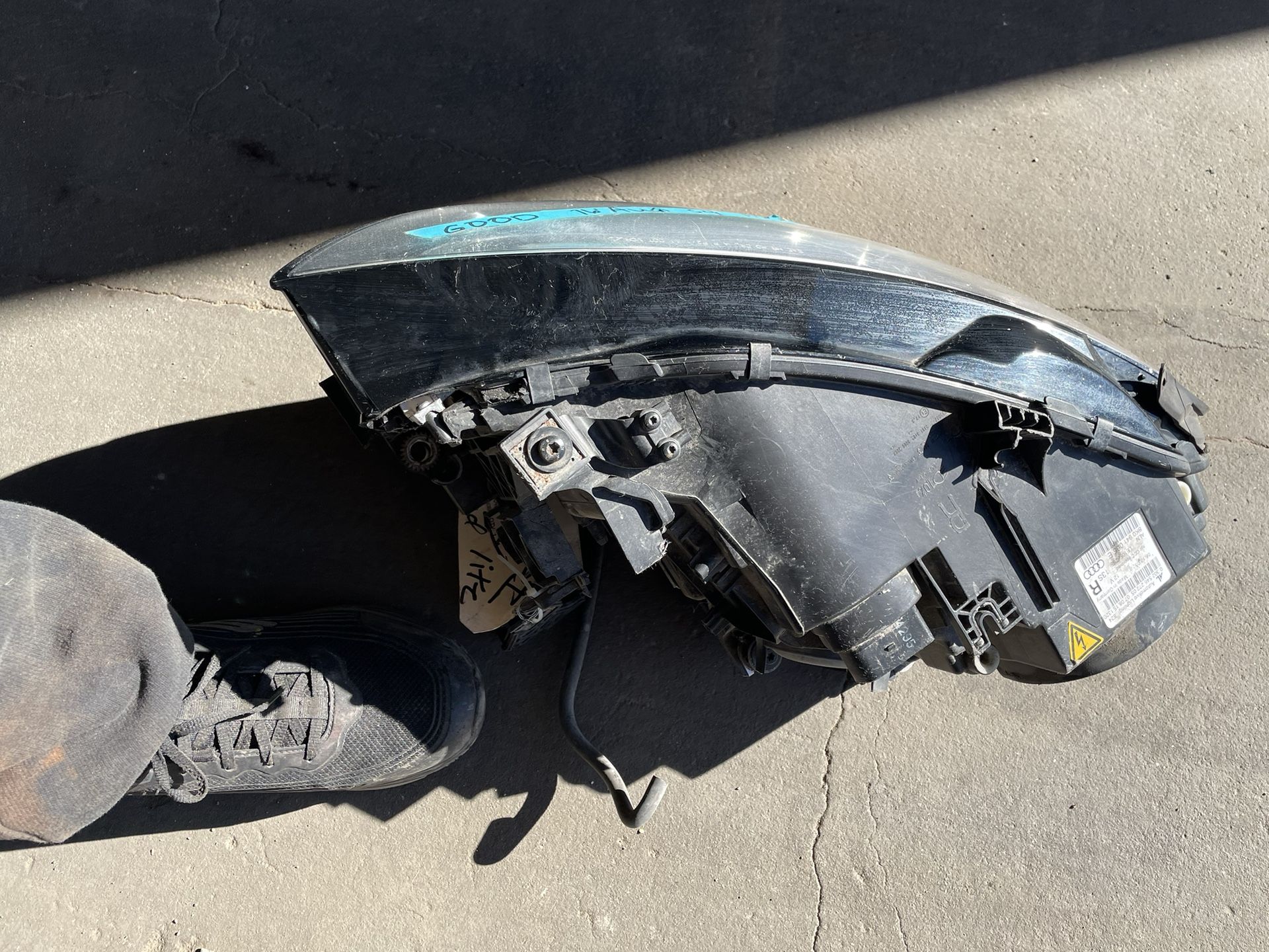 16’ Audi S4 right headlight assembly