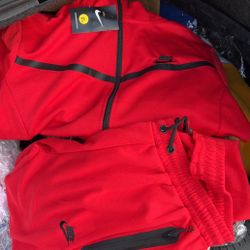 Mens Nike sweatsuits sizes 2x and 3x $70 each hit me ‼️💯🔥🔥🏃‍♂️